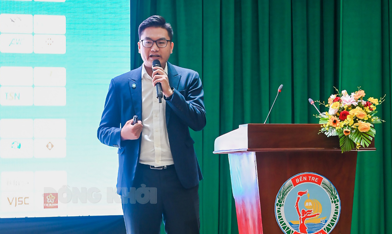 Trưởng phòng Tư vấn CĐS khu vực miền Nam của Mutiva.vn Trần Tuấn Anh Nghĩa chia sẻ với cộng đồng doanh nghiệp Bến Tre.